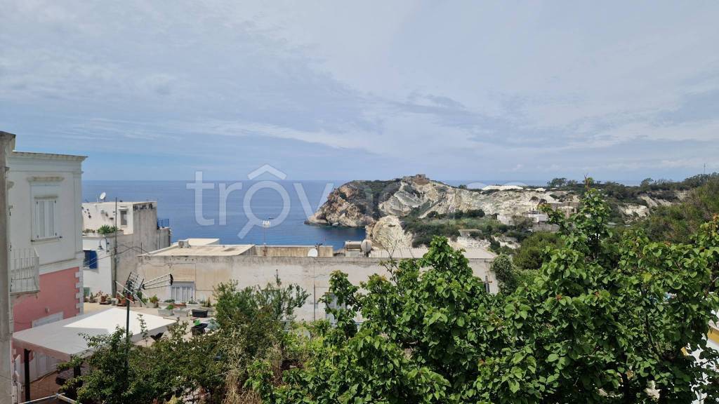appartamento in vendita a Ponza in zona Le Forna