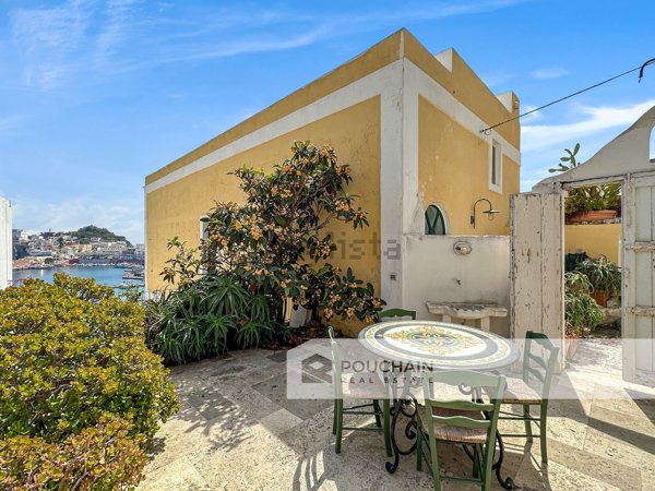 appartamento in vendita a Ponza in zona Giancos