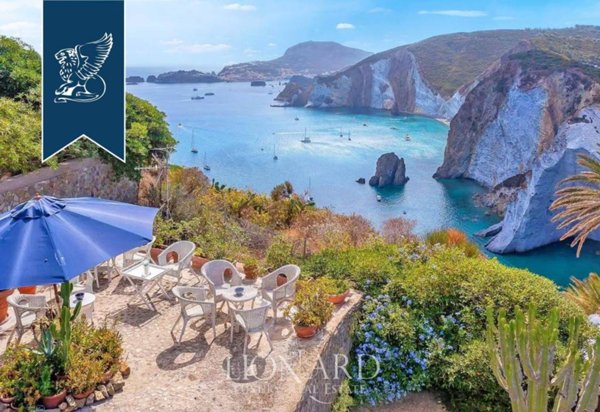 casa indipendente in vendita a Ponza in zona Le Forna