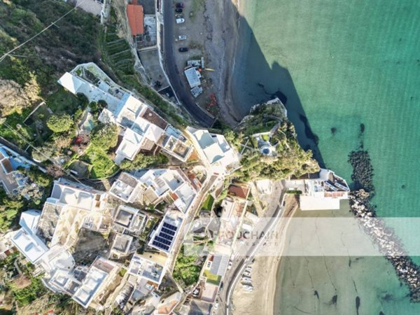 casa indipendente in vendita a Ponza in zona Giancos