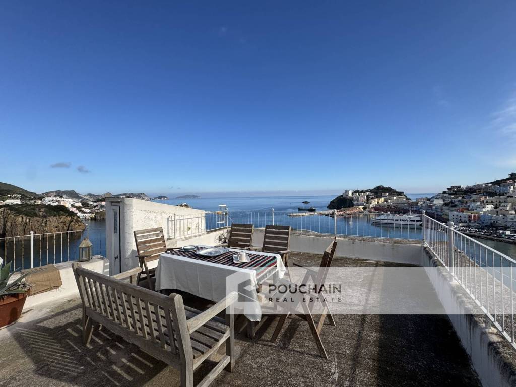 casa indipendente in vendita a Ponza in zona Giancos