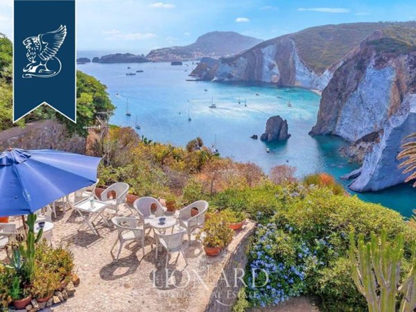 casa indipendente in vendita a Ponza in zona Le Forna