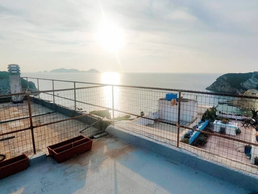 casa indipendente in vendita a Ponza in zona Le Forna