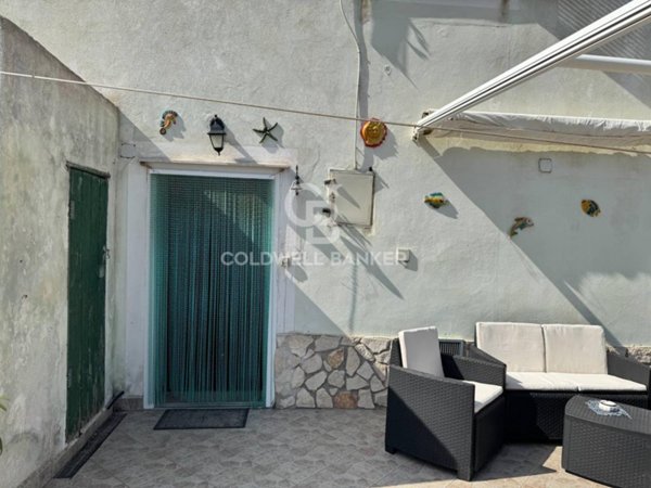 casa indipendente in vendita a Ponza in zona Campo Inglese