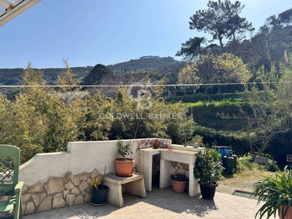 casa indipendente in vendita a Ponza in zona Campo Inglese