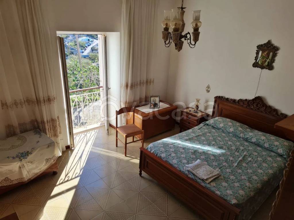 appartamento in vendita a Ponza in zona Le Forna