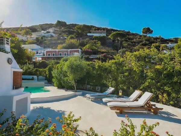 casa indipendente in vendita a Ponza in zona Le Forna