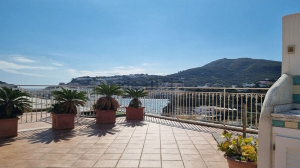 appartamento in vendita a Ponza in zona Santa Maria