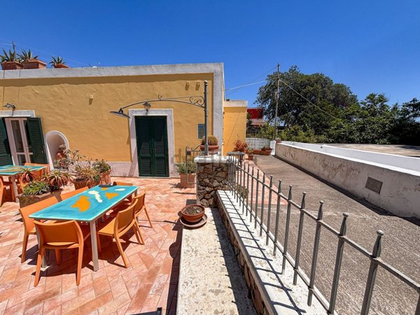 casa semindipendente in vendita a Ponza in zona Campo Inglese