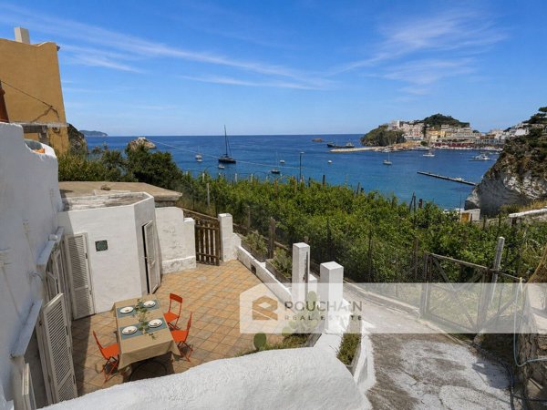 casa indipendente in vendita a Ponza in zona Giancos