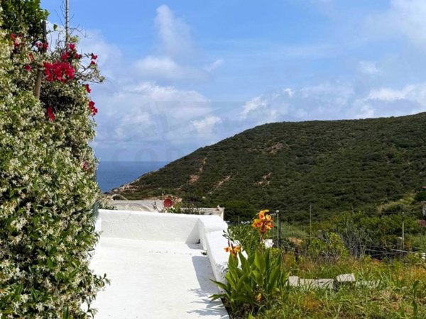 casa indipendente in vendita a Ponza in zona Le Forna