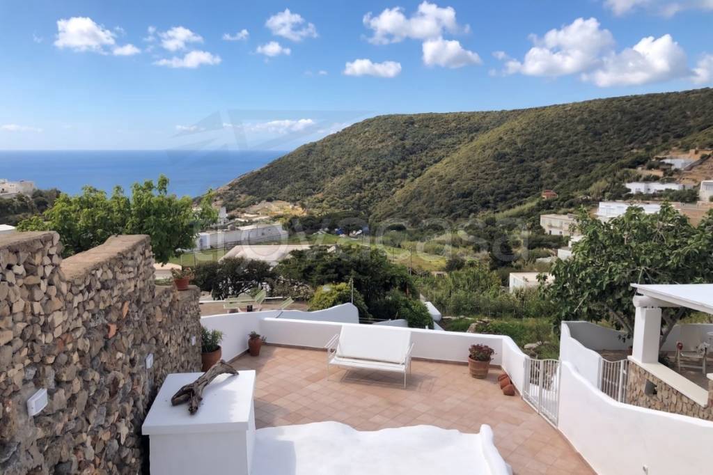 appartamento in vendita a Ponza in zona Le Forna