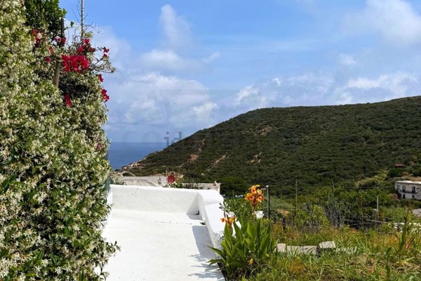 appartamento in vendita a Ponza in zona Le Forna