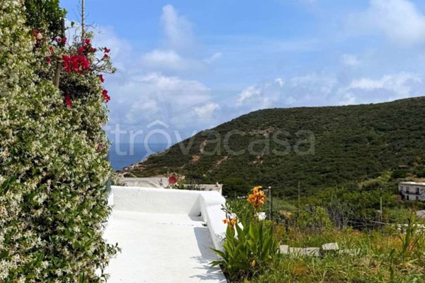 appartamento in vendita a Ponza in zona Le Forna