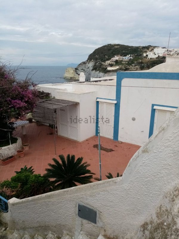casa indipendente in vendita a Ponza in zona Campo Inglese