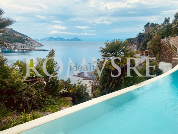 casa indipendente in vendita a Ponza in zona Campo Inglese