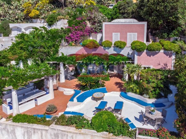 casa indipendente in vendita a Ponza in zona Giancos