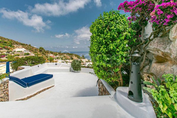 casa indipendente in vendita a Ponza in zona Campo Inglese
