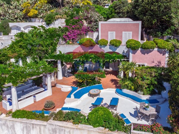 casa indipendente in vendita a Ponza in zona Giancos
