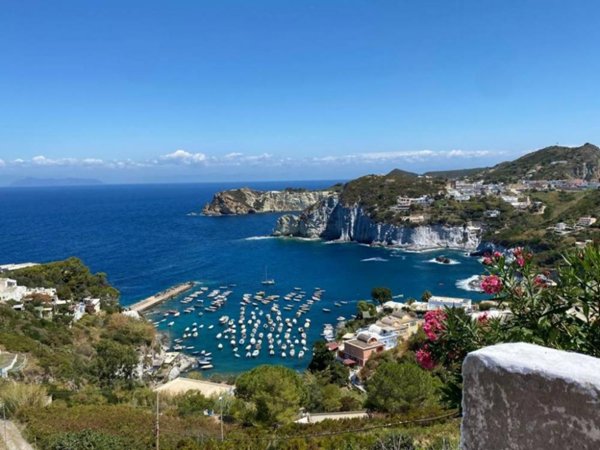 appartamento in vendita a Ponza in zona Campo Inglese