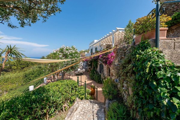 casa indipendente in vendita a Ponza in zona Campo Inglese