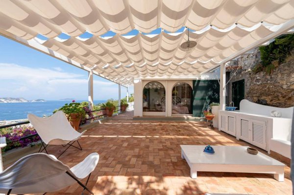 casa indipendente in vendita a Ponza in zona Campo Inglese