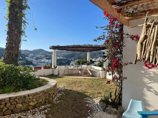 appartamento in vendita a Ponza in zona Giancos