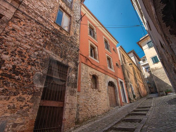 intera palazzina in vendita a Priverno