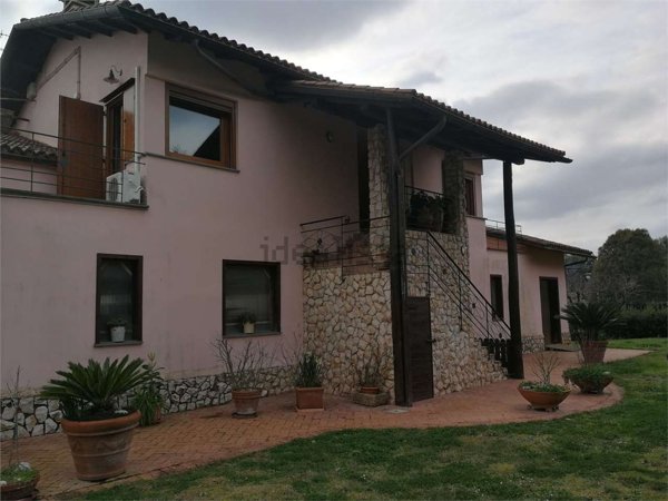 appartamento in vendita a Priverno in zona Boschetto