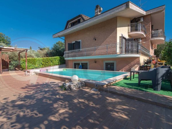 casa indipendente in vendita a Priverno