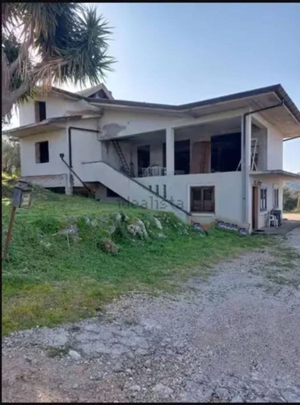 casa indipendente in vendita a Priverno in zona Pruneto