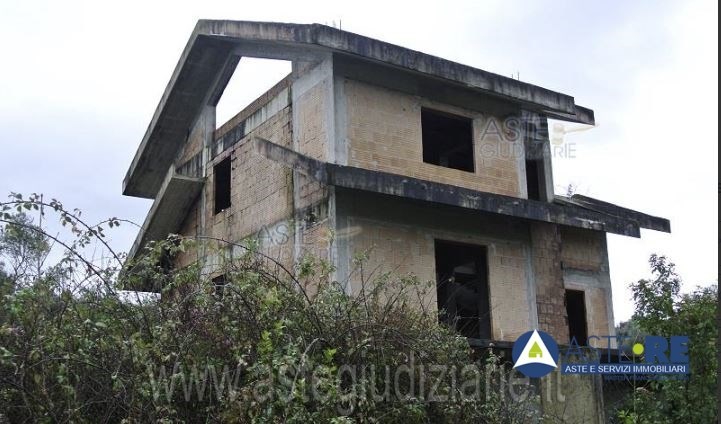 casa indipendente in vendita a Priverno in zona Casale