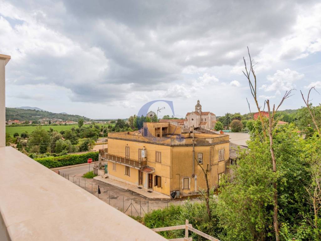 casa indipendente in vendita a Priverno in zona Fossanova