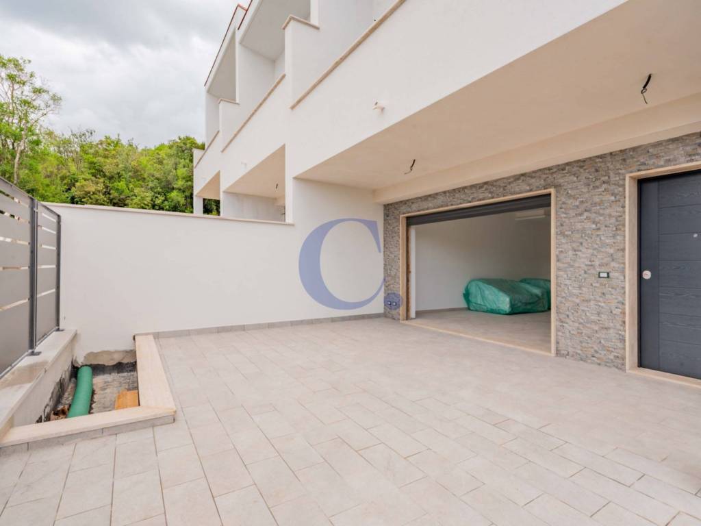 casa indipendente in vendita a Priverno in zona Fossanova