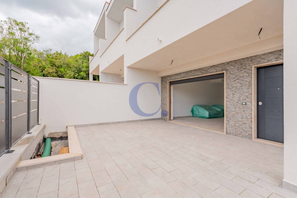 casa indipendente in vendita a Priverno in zona Fossanova