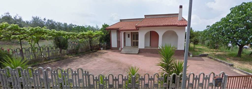 casa indipendente in vendita a Priverno in zona Casale