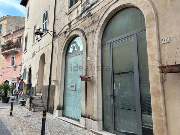 locale commerciale in vendita a Priverno
