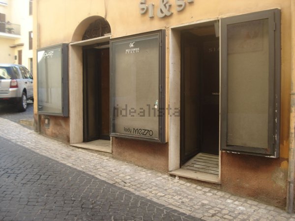 locale commerciale in vendita a Priverno