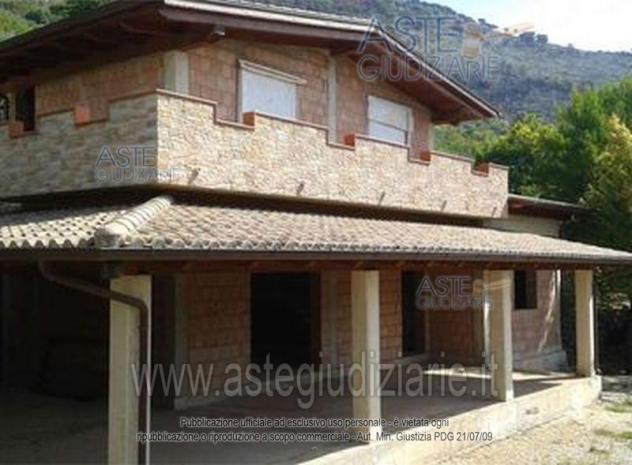 casa indipendente in vendita a Priverno in zona Boschetto