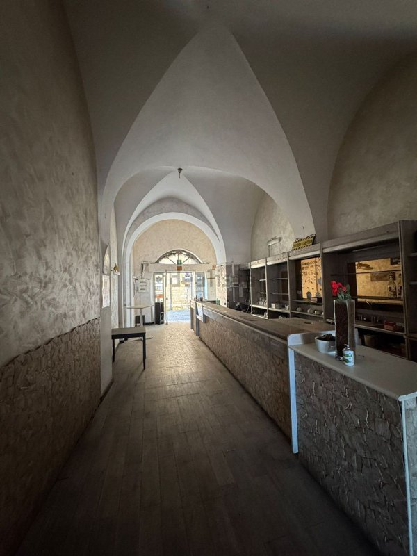 locale commerciale in vendita a Priverno