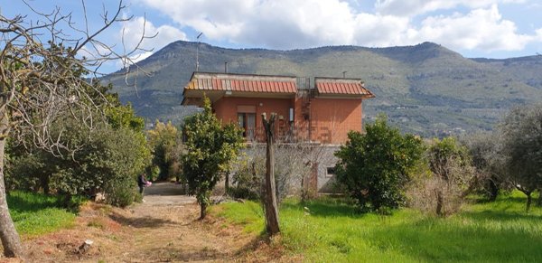 casa indipendente in vendita a Priverno in zona San Martino