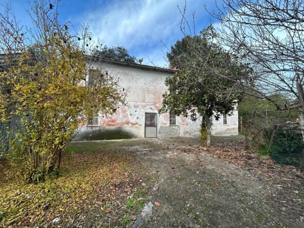casa indipendente in vendita a Priverno in zona Casale