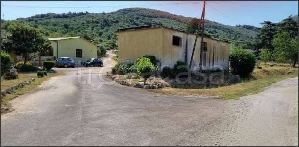 locale commerciale in vendita a Priverno