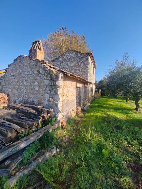casa indipendente in vendita a Priverno in zona Ceriara
