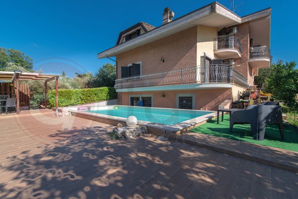 casa indipendente in vendita a Priverno