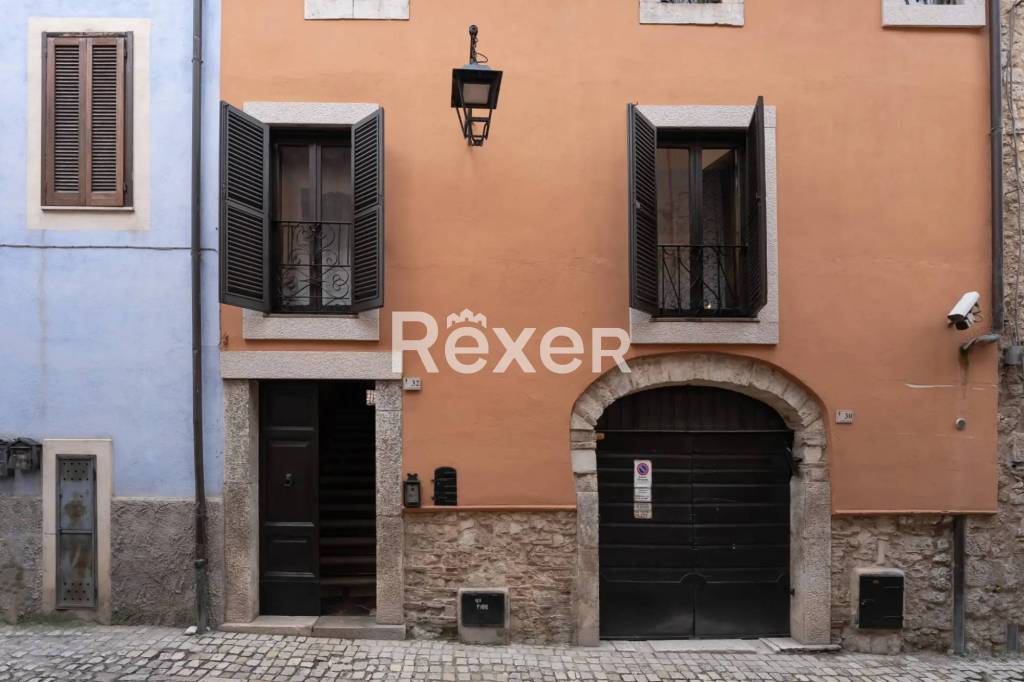 casa indipendente in vendita a Priverno in zona Fossanova