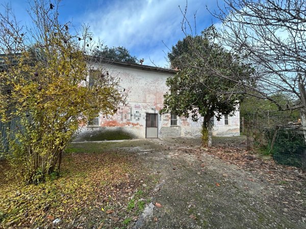 casa indipendente in vendita a Priverno in zona Casale