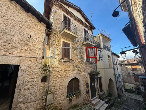 casa indipendente in vendita a Priverno in zona Fossanova