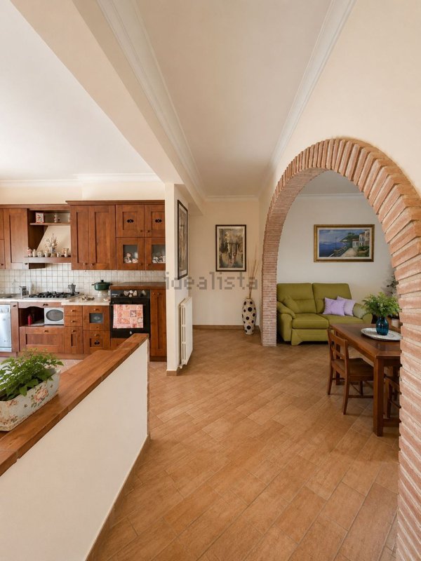 casa indipendente in vendita a Priverno in zona Perazzete