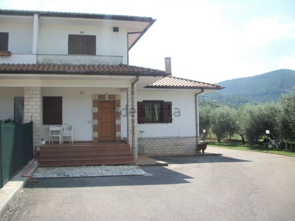 casa indipendente in vendita a Priverno in zona Ceriara